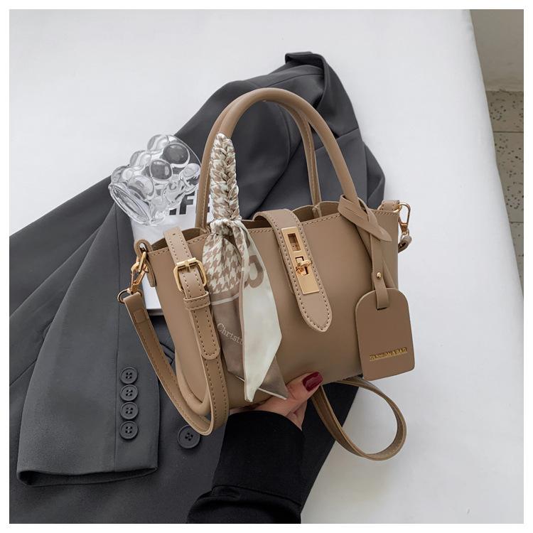 

Korean niche portable vegetable basket bag women s 2025 summer new fashion retro bucket bag versatile messenger bag хаки