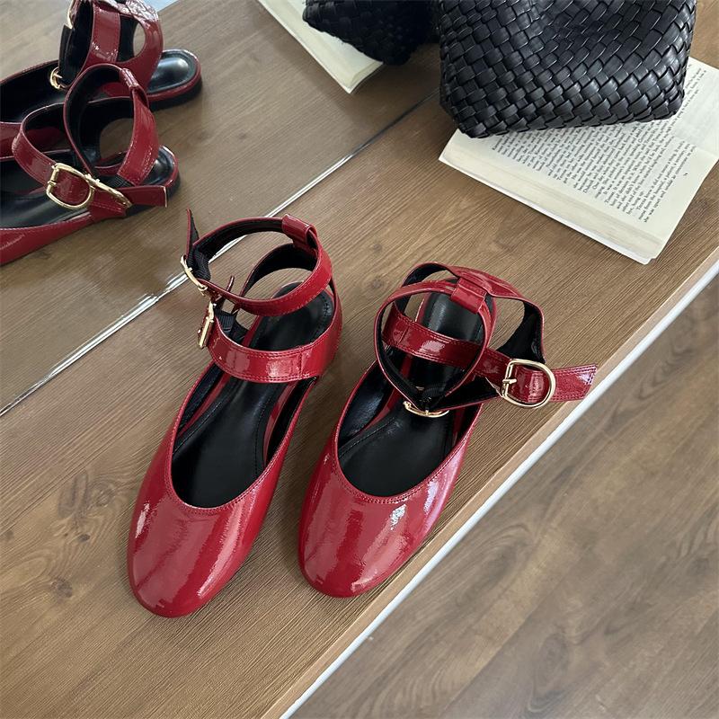 

Fashion IPPEUM Flat Shoes Women Plus Size 43 Ankle Buckle Slingbacks Sandals Round Toe Kawaii Shoes 265 красный