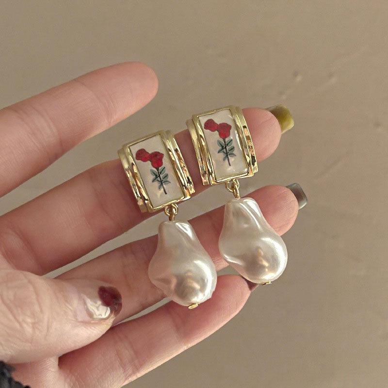 

Vintage Baroque Red Rose & Pearl Stud Earrings - Hong Kong Style