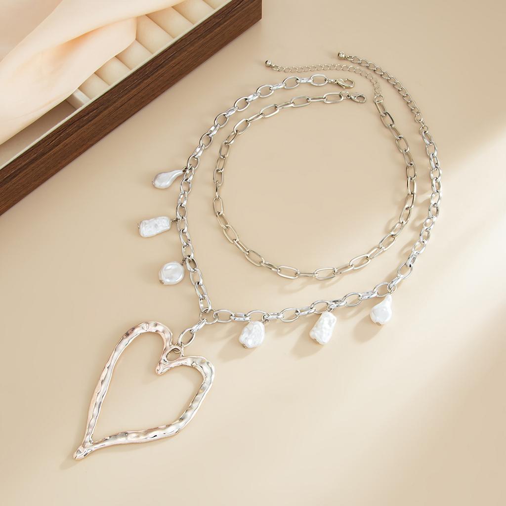Exaggerated Metal Big Love Pendant Necklace, Fashionable Baroque Imitation Pearl Collarbone Chain Necklace