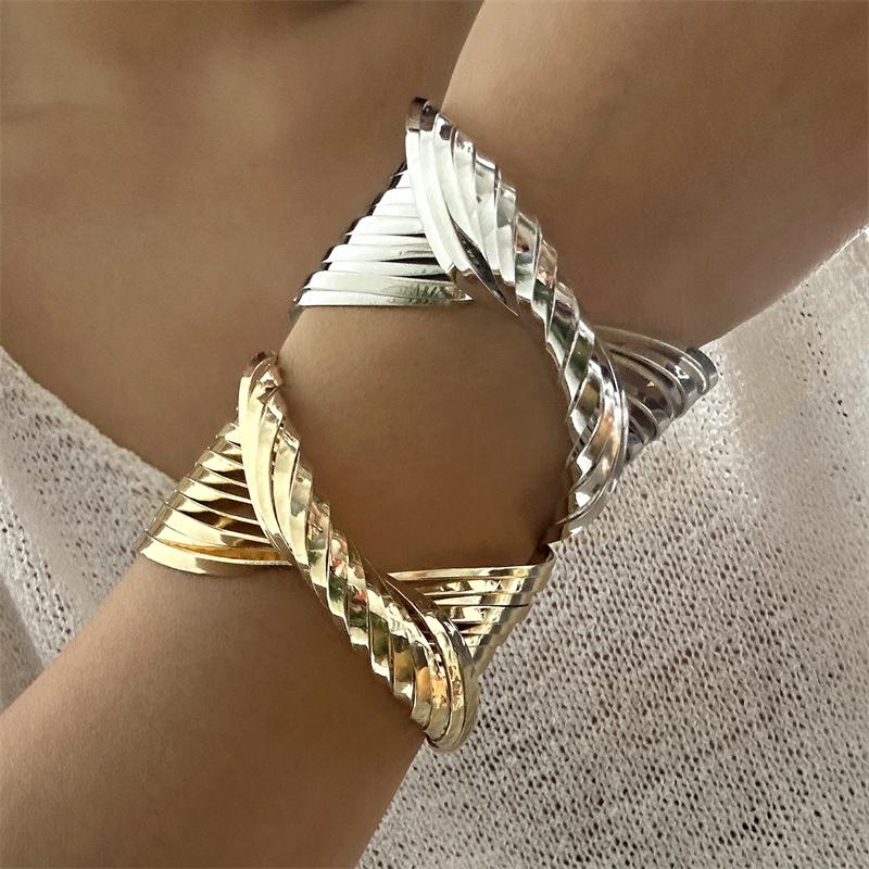 Vintage Chunky Wide Cuff Bracelet for Women Statement Gold Color Smooth Twisted Geometric Open Bangle Party Fashion Jewelry Gift