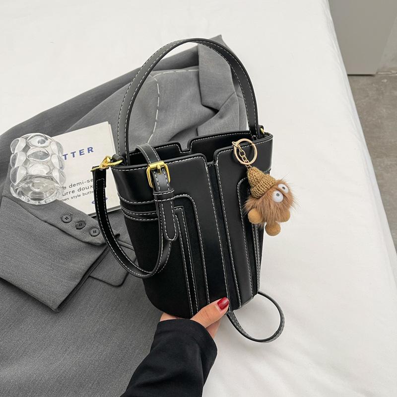 Autumn and Winter New Vintage Bucket Bag Niche Design Handbag Women's Versatile Commuter Large Crossbody Bags for Women
