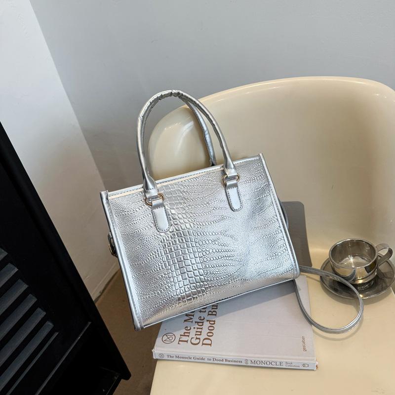 

New tote bag large-capacity handbag casual commuting trend simple crocodile pattern shoulder bag