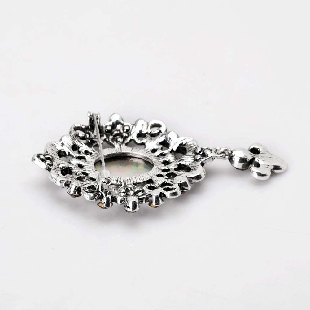 Women Alloy Brooch Fashionable Retro Breastpin Shell Beauty Head Crystal Inlaid Dress Accessories for Ladies