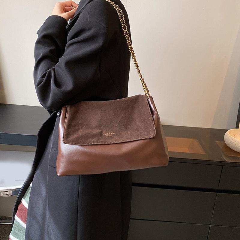 Yogodlns Τσάντα Tote από Μαλακό PU Δέρμα Νέα Γυναικεία Χρυσές Αλυσίδες Υψηλής Ποιότητας Μεγάλης Χωρητικότητας Τσάντα Ώμου Μονόχρωμη Ευέλικτη Τσάντα Χιαστί