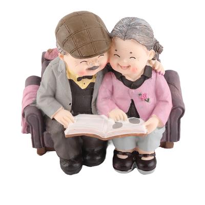 Pryskyřičná figurka páru Šťastný starý muž a žena socha Ornament pro svatební výzdobu domova