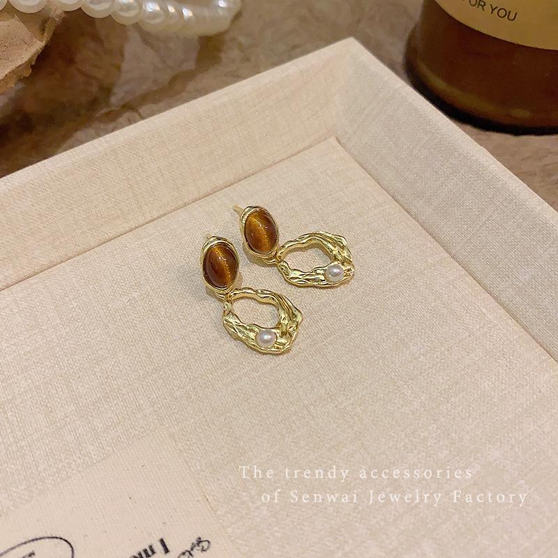 Retro Imitation Tiger's Eye Stone Pearl Stud Earrings Women's Light Luxury Design Earrings Maillard Ear Jewelry