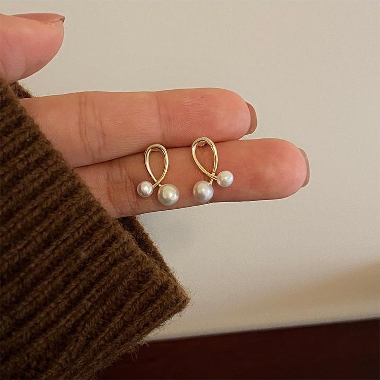 Elegant French Design Gold Cross Pearl Stud Earrings with S925 Silver Needle – Stylish and Versatile.