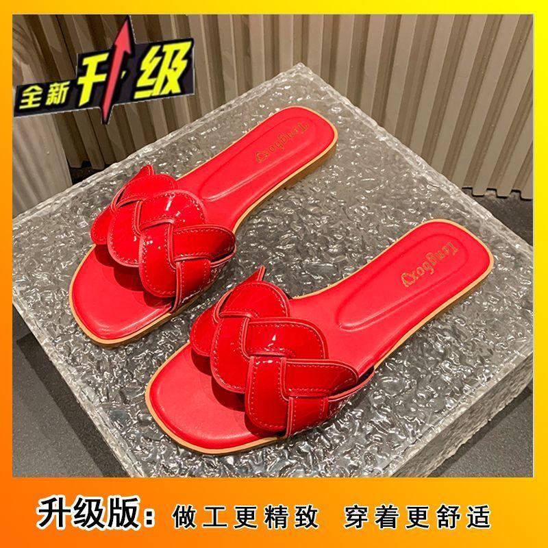 

Fairy square head low heel beach sandals female 2025 summer new wear Internet celebrity fashion versatile flat bottom one-word 40