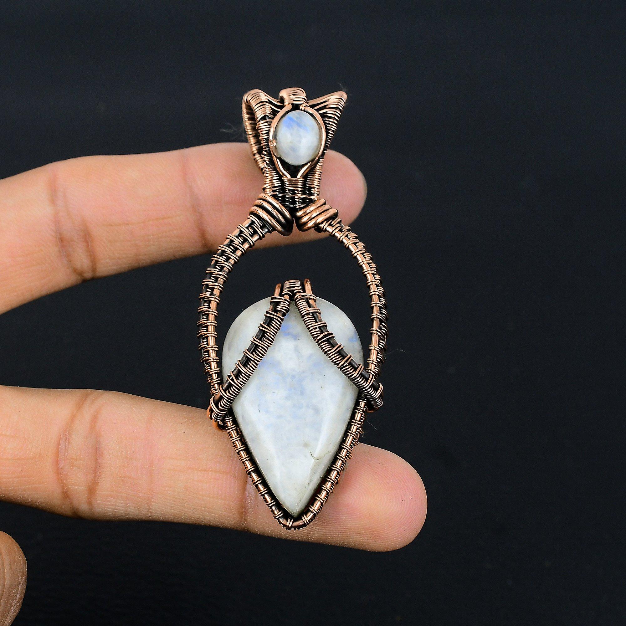 

Кулон из лунного камня, обернутый медной проволокой 999 пробы, кулон из драгоценного камня ручной работы, подарок для мамы, антикварное украшение 2.55 Inches