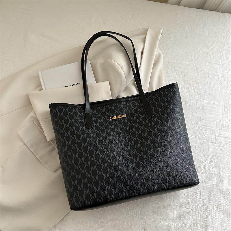 

High-texture retro bag autumn and winter new large-capacity tote bag fashionable shoulder handbag commuter women s bag чёрный