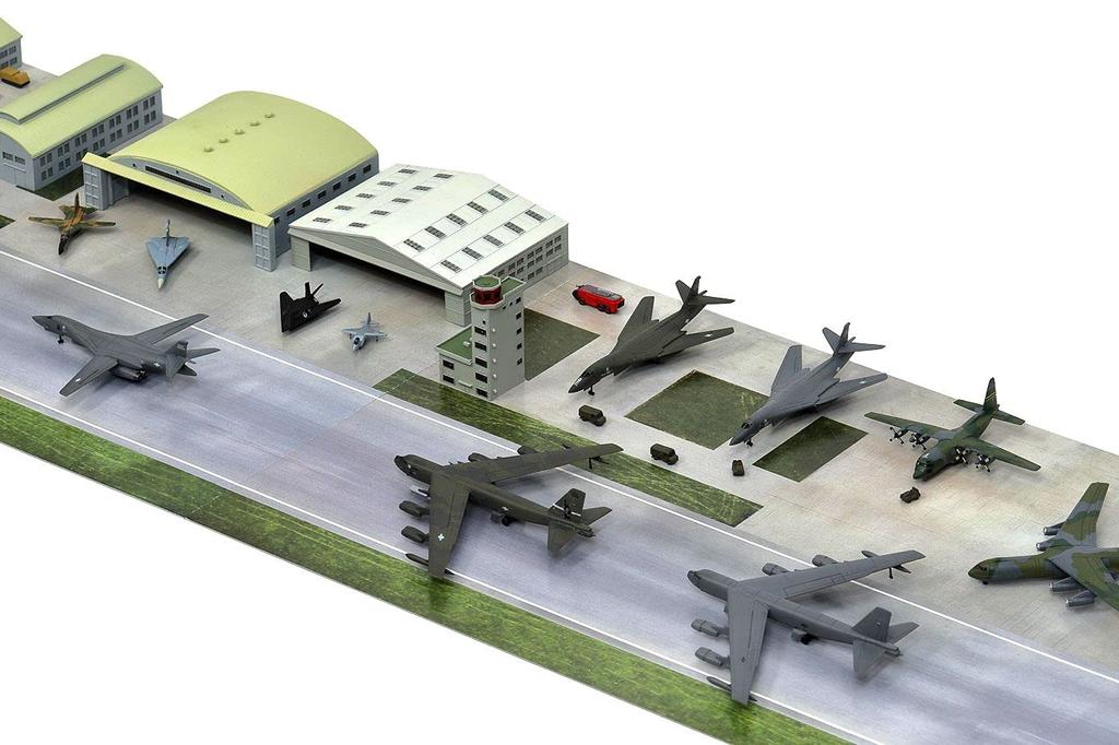 Pit Road Série SPS Base Actuelle de l'US Air Force 1 Scène d'Aérodrome Années 1990 Base Papier x 280mm 2 Maquette Plastique SPS18 Multicolore 1/700 (180 pièces)