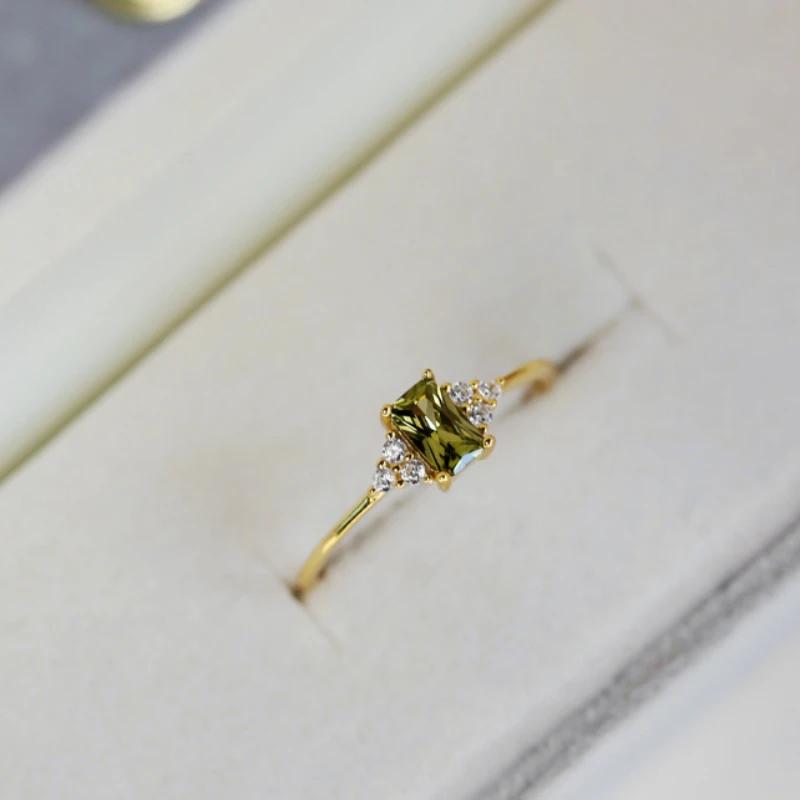 Neu in Kleinem Frischem Moosgrünem Quadrat Glänzender Edelstein Extrem Gestapelter Ring Mode Vintage Fortgeschrittener Sinn Feiner Schmuck für Frauen