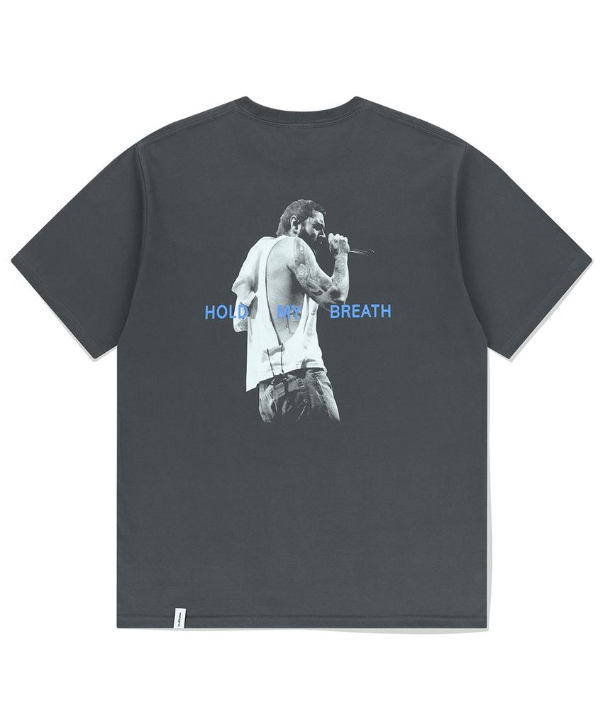 MAHAGRID Hold My Breath Tee Charcoal(Mg2Emmt522D)