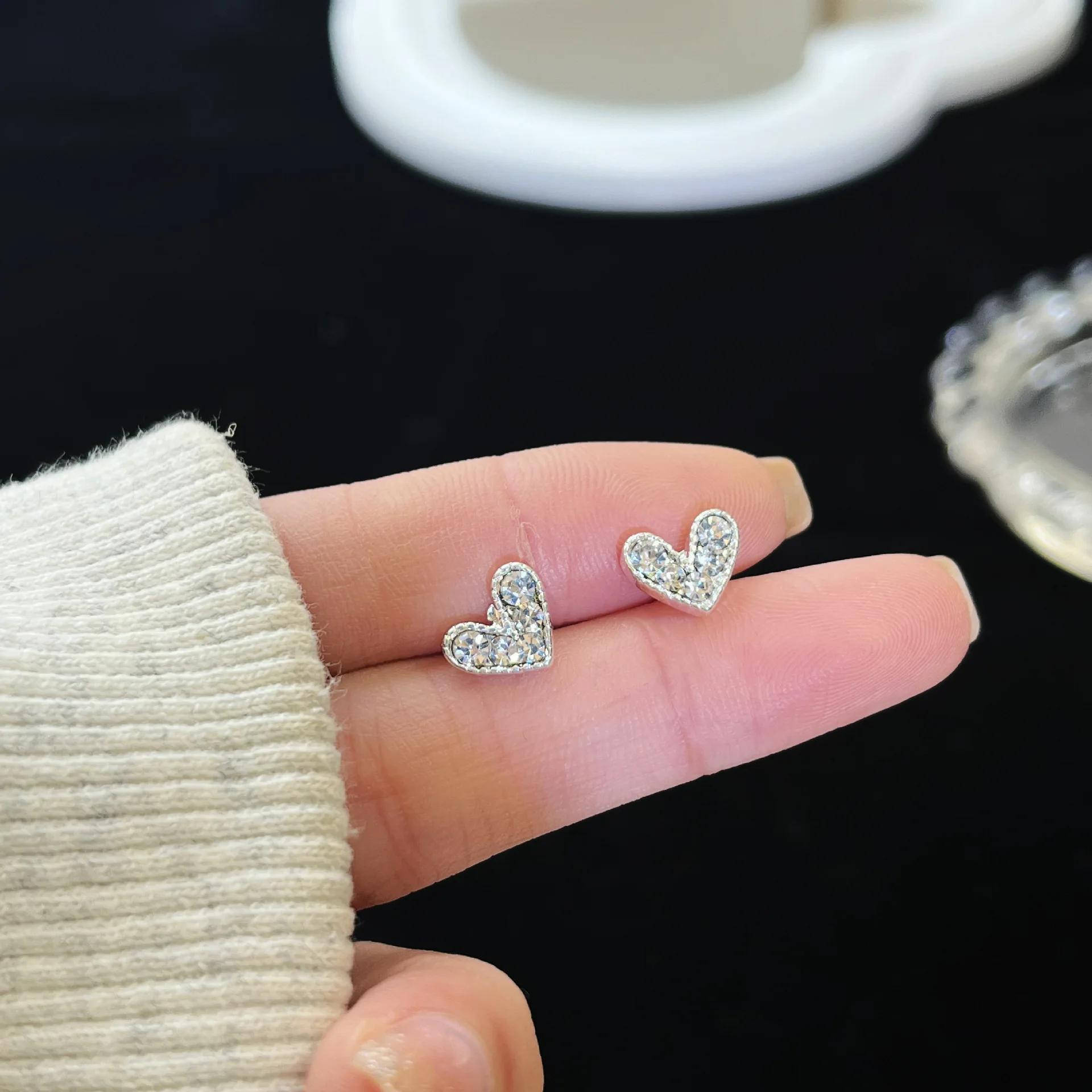 

Mini Full Crystal Heart Rhinestone Stud Earring for Women Temperament Korean Design Cute Wedding Zircon Girl Gift