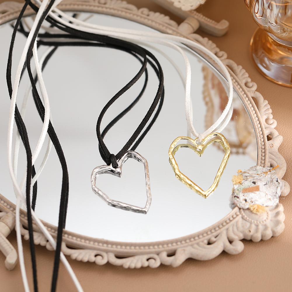New Goth Black Velvet Big Heart Pendant Choker Necklace for Women Elegant Weave Knotted Bowknot Adjustable Chain Jewelry