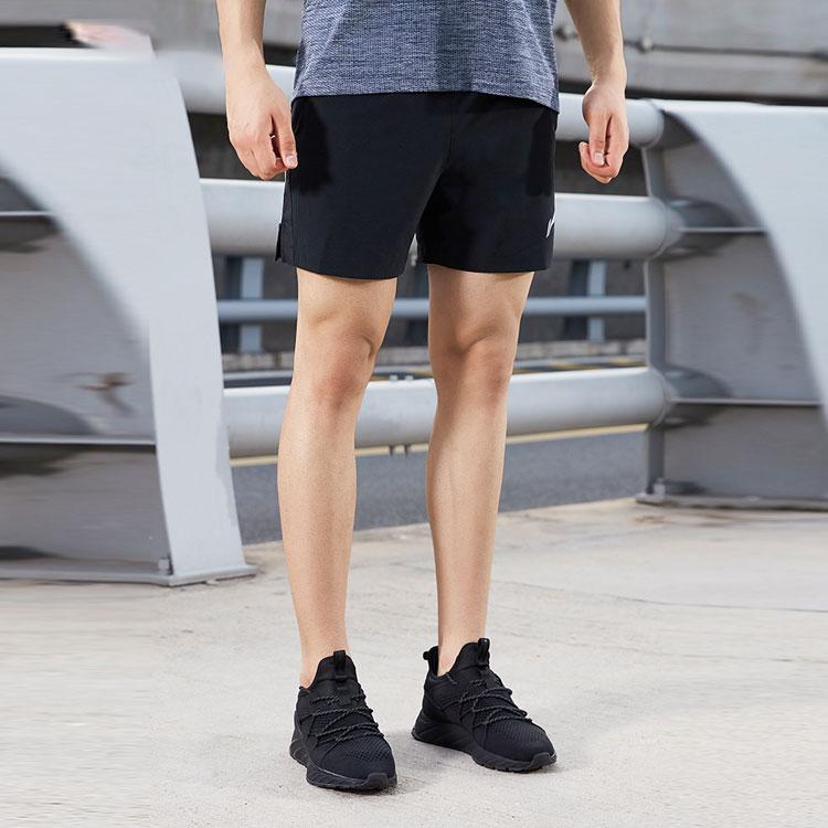Li Ning Serie Corsa Allenamento Sport Fitness Tessuto Asciugatura Rapida Pantaloncini Casual Uomo pantaloncini Nero AKSQ071-2