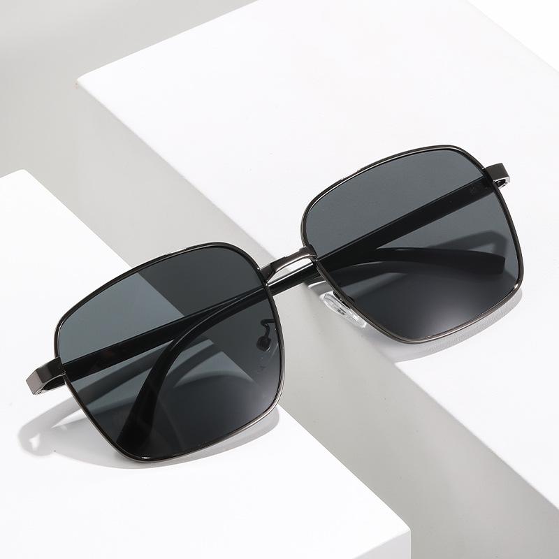 Polarized UV Protection Lightweight Comfortable Durable High Quality Retro Square Shaped Male Female Sun Glasses