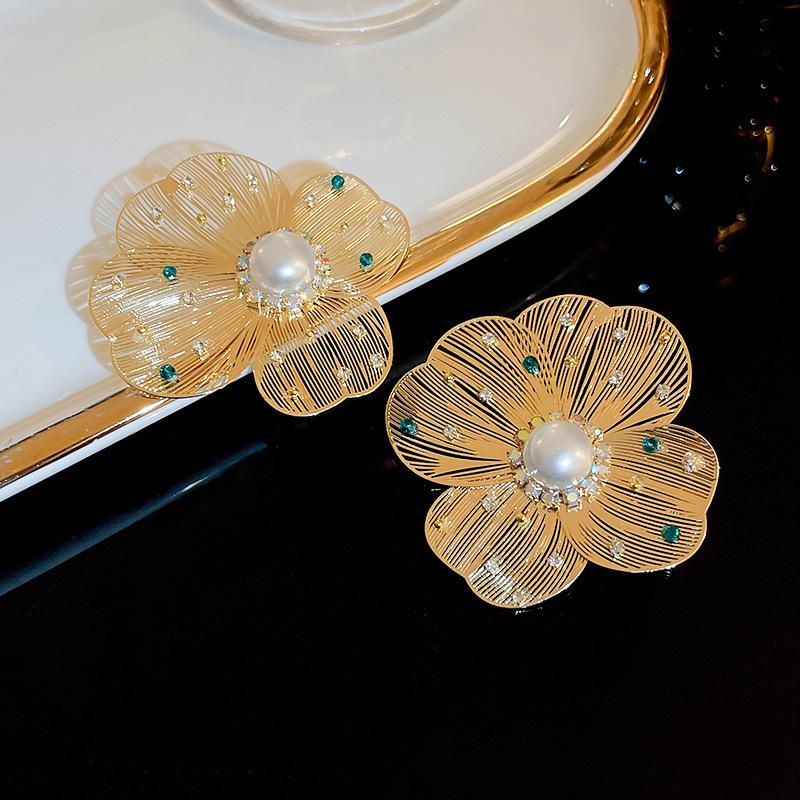 Zirkonkristall Blütenblatt Perlenohrringe High-End Stecker Ohrringe personalisierte übertriebene Design Ohrringe