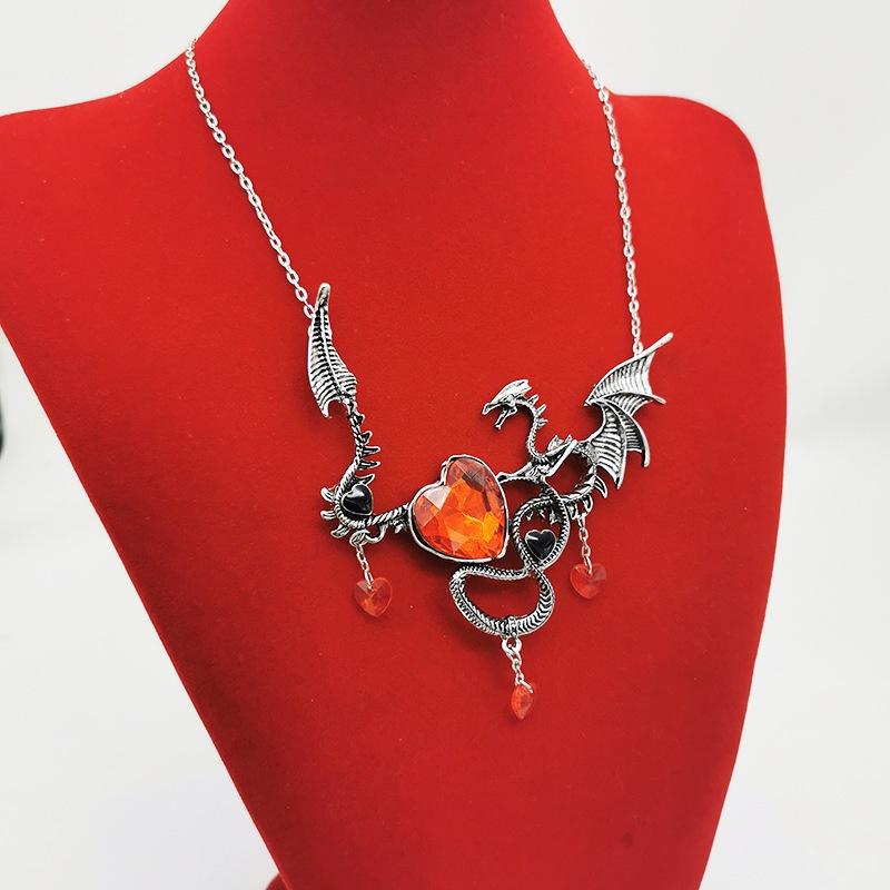 Gothic Heart-Shaped Zircon Dragon Pendant Couple Necklace Creative Metal Personality Couple Party Jewelry Accessories