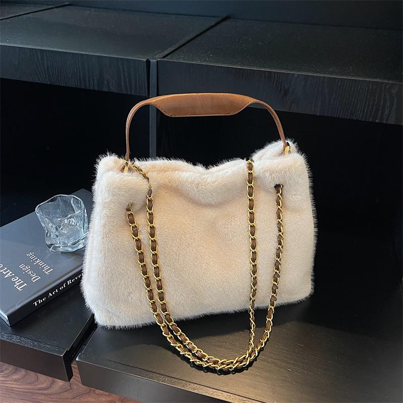 Autumn and winter fashionable versatile women's bags, hand-held fluffy bags, large-capacity shoulder bags, fluffy bags for women