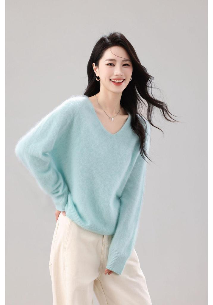 Women's 26-Year Brush V-Neck Sweater: 5% Cashmere, 5% Silk, 90% Australian Wool - Seamless and Versatile