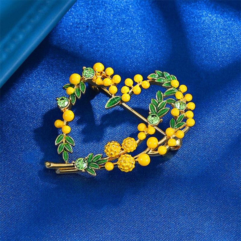 Beautiful Fruit Heart Brooch Party Office Pins Fashion Lapel Pin Alloy Texture Suitable for Women and Unisex Present
