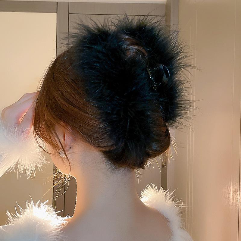 Love pearl feather hairpin Dongdaemun fashion design sense grab clip personality new versatile hair accessories