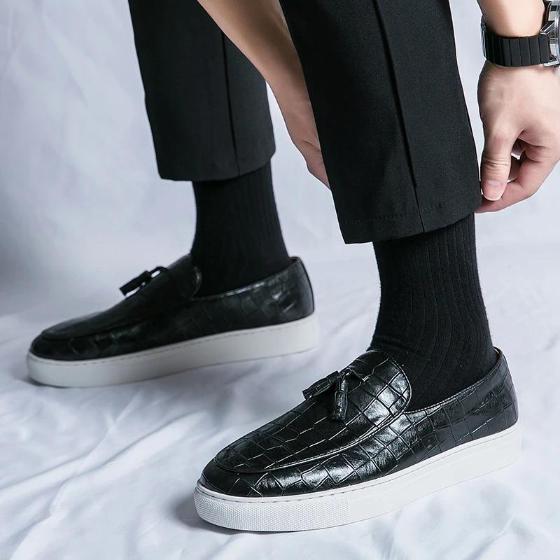 Fashion Casual Leather Ultralight Comfortable Casual Male Footwear Mens Tassels Loafers Classic Men for Wedding Shoes Large Size Shoes