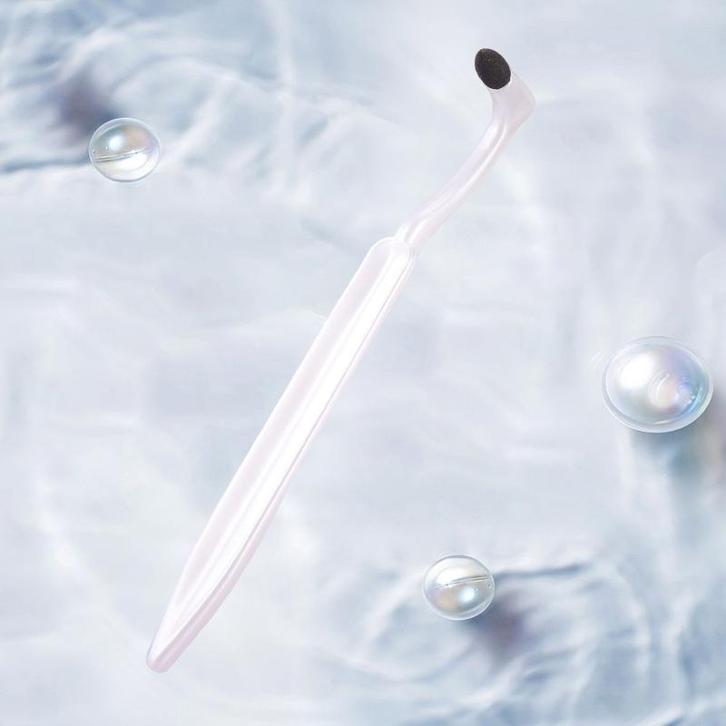 

L-shaped toothbrush cleaner, featuring other plastic and silicone bristles, is suitable for oral hygiene. білий