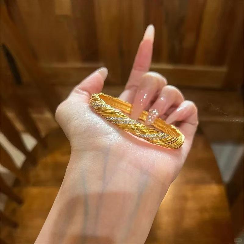 Retro Light Luxury Diamond-Studded Starry Sky Bangle Bracelet