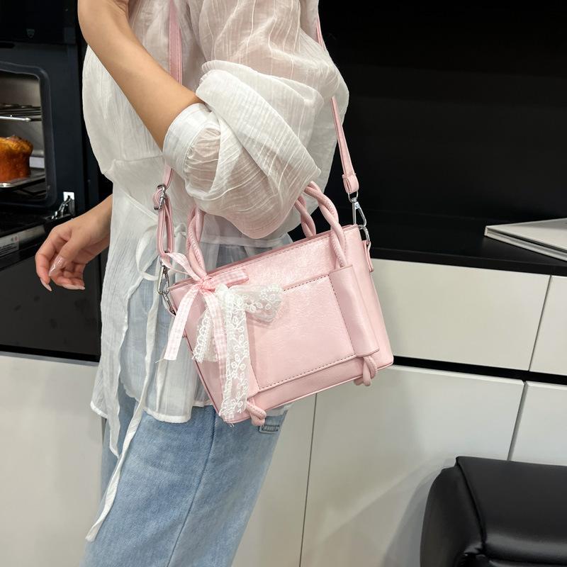 Exquisite Portable Small Bag Women 2025 New Fashion Versatile Messenger Bag Summer Popular Bucket Bag