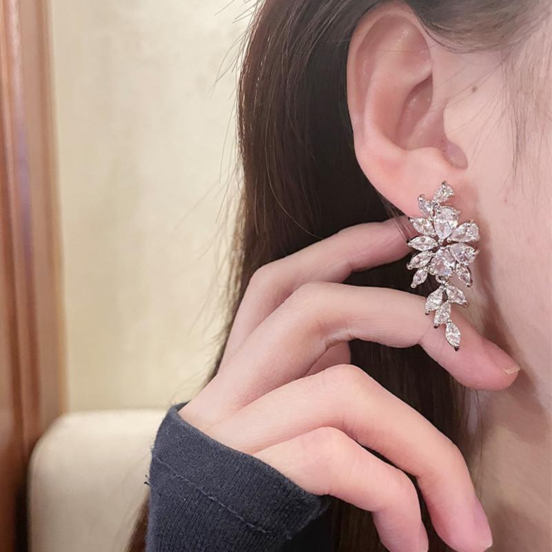 Huitan Elegant Bridal Dangle Earrings Color Statement Jewelry Crystalline Cubic Zirconia High End Accessories Women Event Party Event DramaticElegant