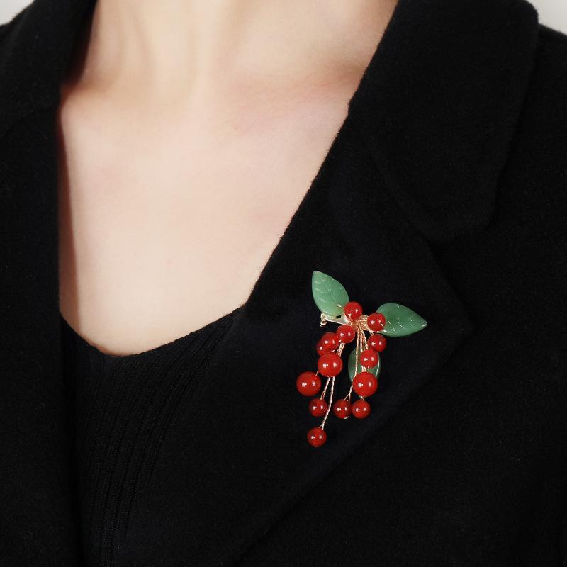 Natural Agate Grape Brooch Handmade Niche Design High-end Temperament Pin Elegant Dress Suit Accessories Women