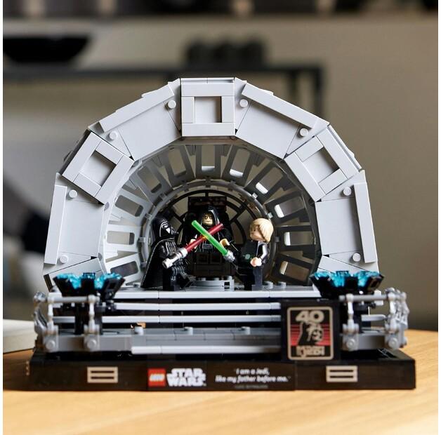 LEGO Star Wars 75352 Diorama: The Emperor's Throne Room