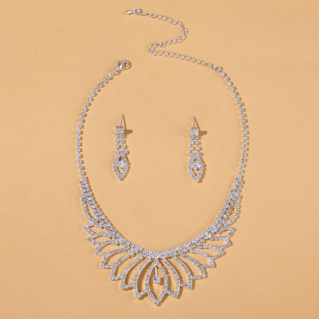 3 pieces of women's fashionable and trendy necklaces and earrings set, wedding banquet and party accessories