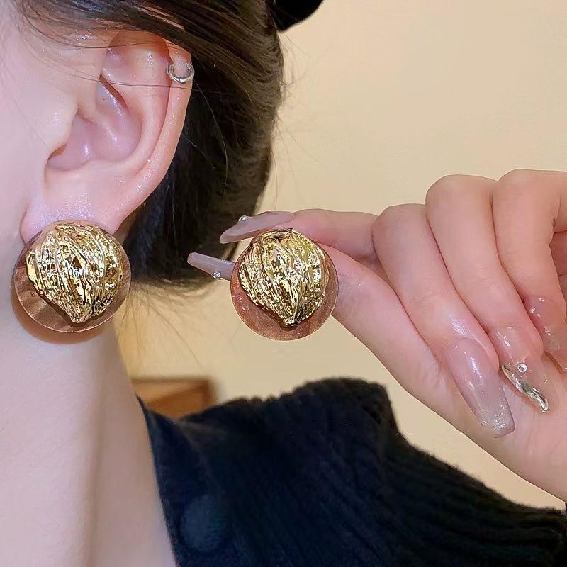 

Luxurious and Sophisticated Vintage Stud Earrings, Simple and Unique, Versatile and Suitable for All Occasions, Elegant Ear Accessories золотой