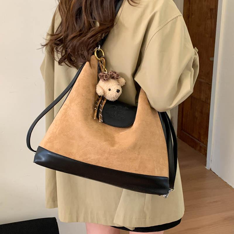 Autumn and winter retro suede women's backpack 2025 new large-capacity commuting backpack student class schoolbag