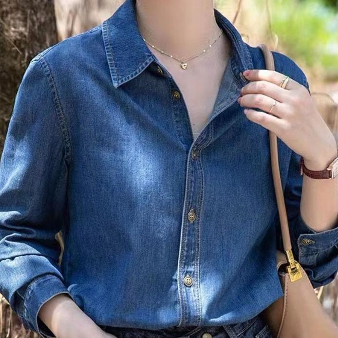 Women's Non-rolled Dark Blue Soft Denim Shirts Are Layered Over Long-sleeved Full-shoulder Tops In Autumn and Winter