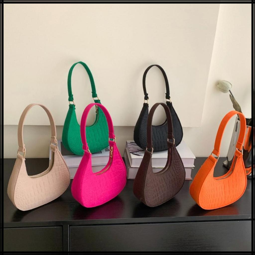 White Fang Lightweight Handbag, Compact, Solid Color, Shoulder Bag, Stylish for Everyday Use, Women's, BA036 (Black)