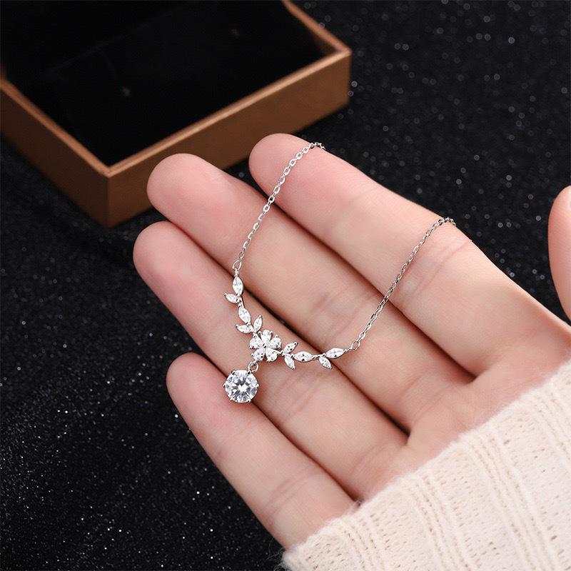 Exquisite Lightweight Flower & Wheat Ear Necklace - Moissanite Pendant Jewelry Gift for Girlfriend or Best Friend