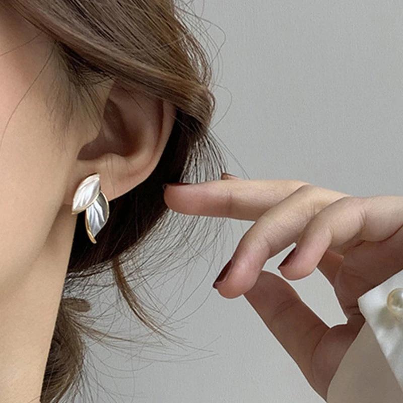Women Elegant Leaf Ear Stud Earrings