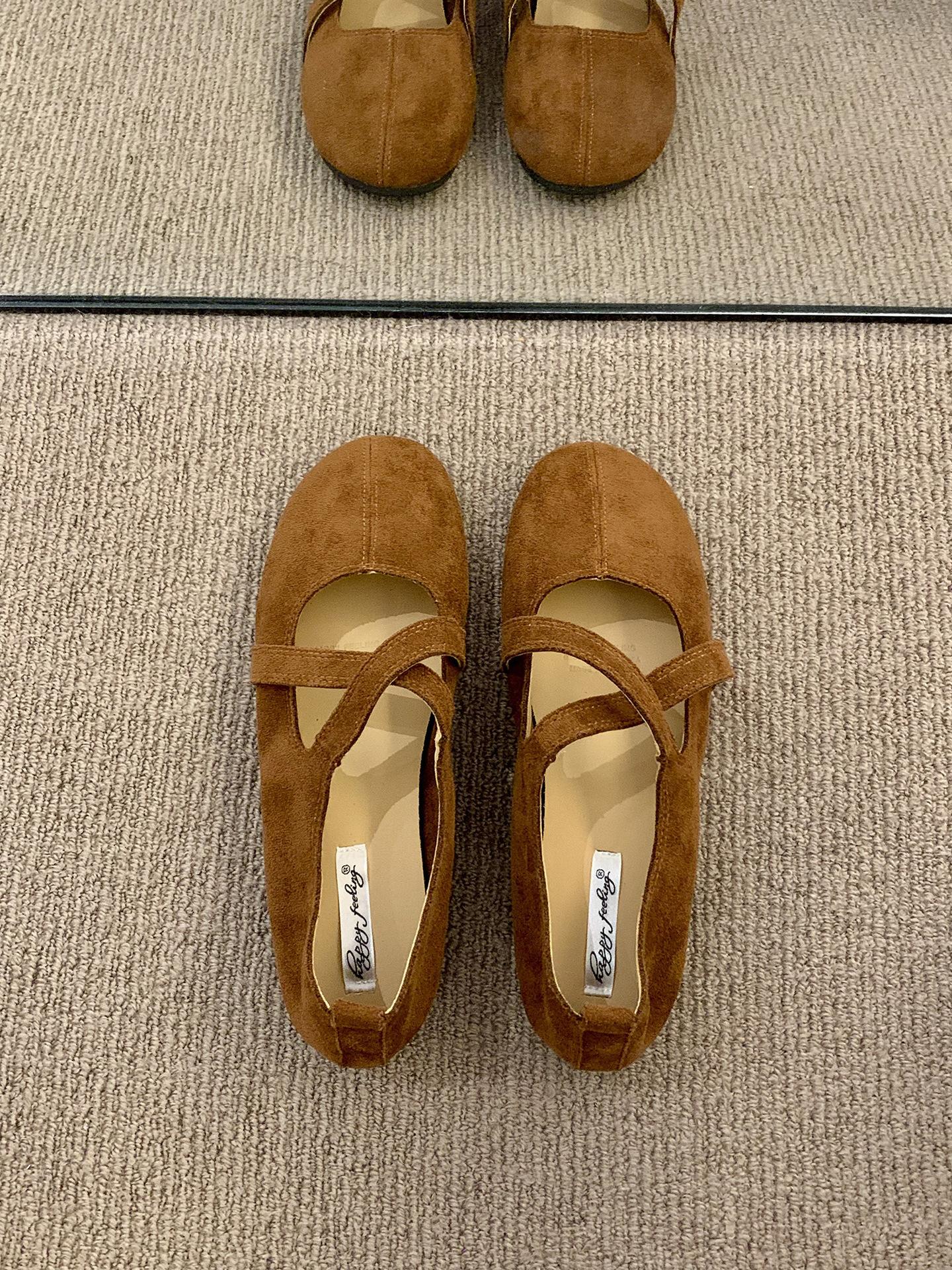 

Retro flat-bottomed cross-strapped shallow-mouth ballet single shoes for women s autumn 2025 new casual versatile Mary Jane shoes 40