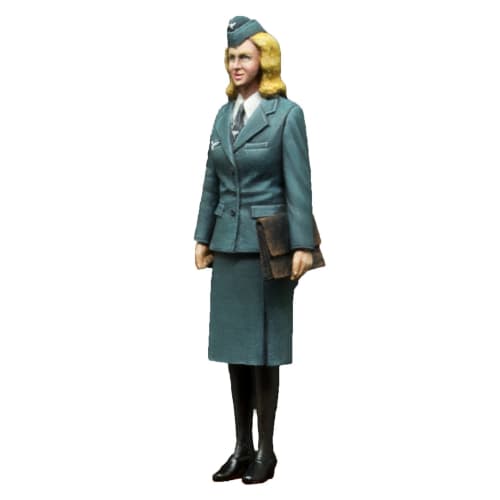 Passion Model 1/35 WWII German Air Force Female Signal Assistant Resin Kit P35F012