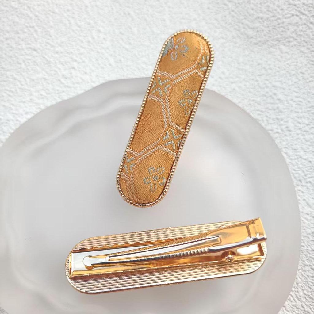 Handgefertigte chinesische bestickte Haarnadel - Brokat-Entenschnabel-Klammer