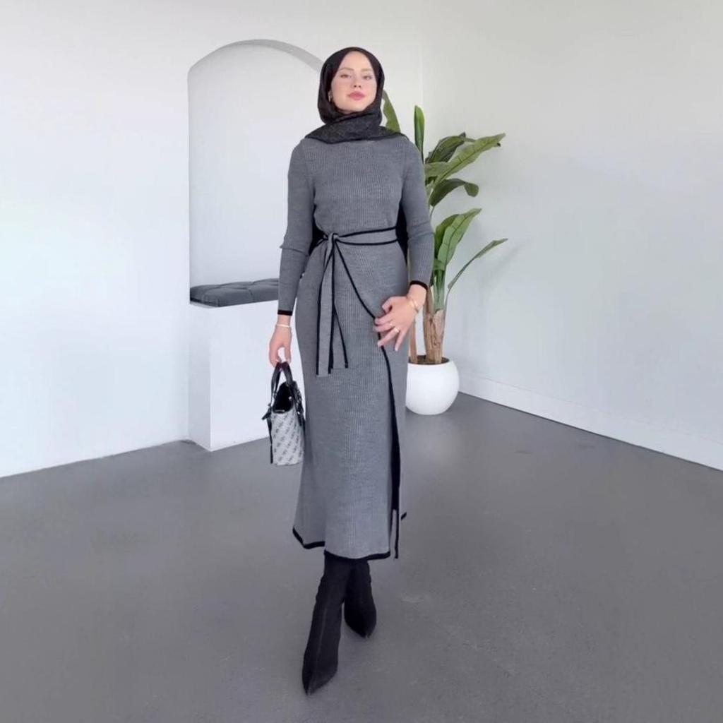 2025 Summer Women's Long-Sleeve Knitted Dress with Belt - European and American Style