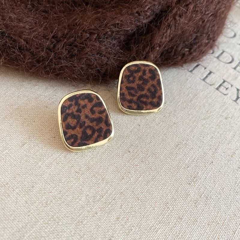 Silver needle autumn and winter retro leopard print geometric square round stud earrings Maillard simple earrings niche high-end earrings