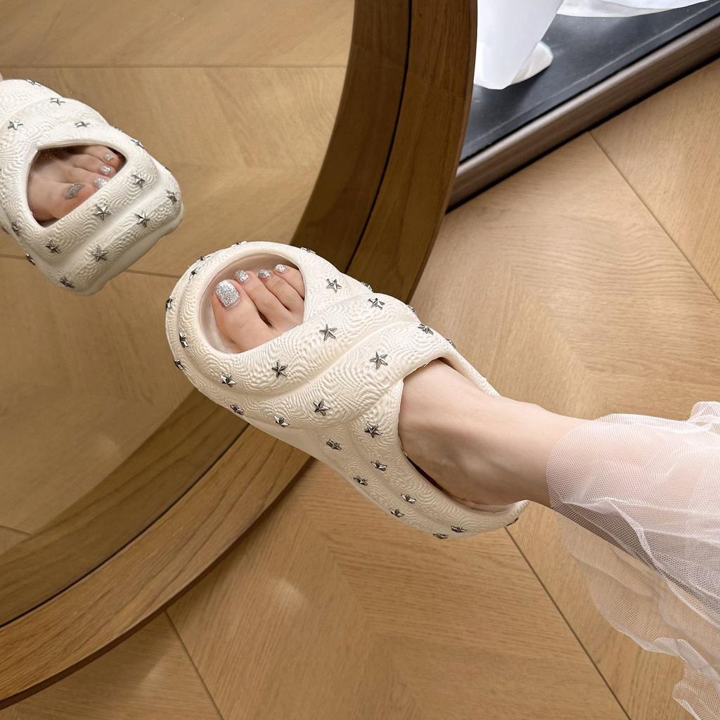 Increase Internet celebrity beach one word cool slippers 2025 summer new fashion thick bottom star slippers women wear