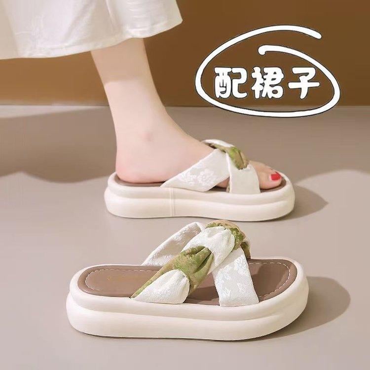 New Chinese platform slippers women wear summer 2025 new fairy style with skirt beach fashion one-word drag