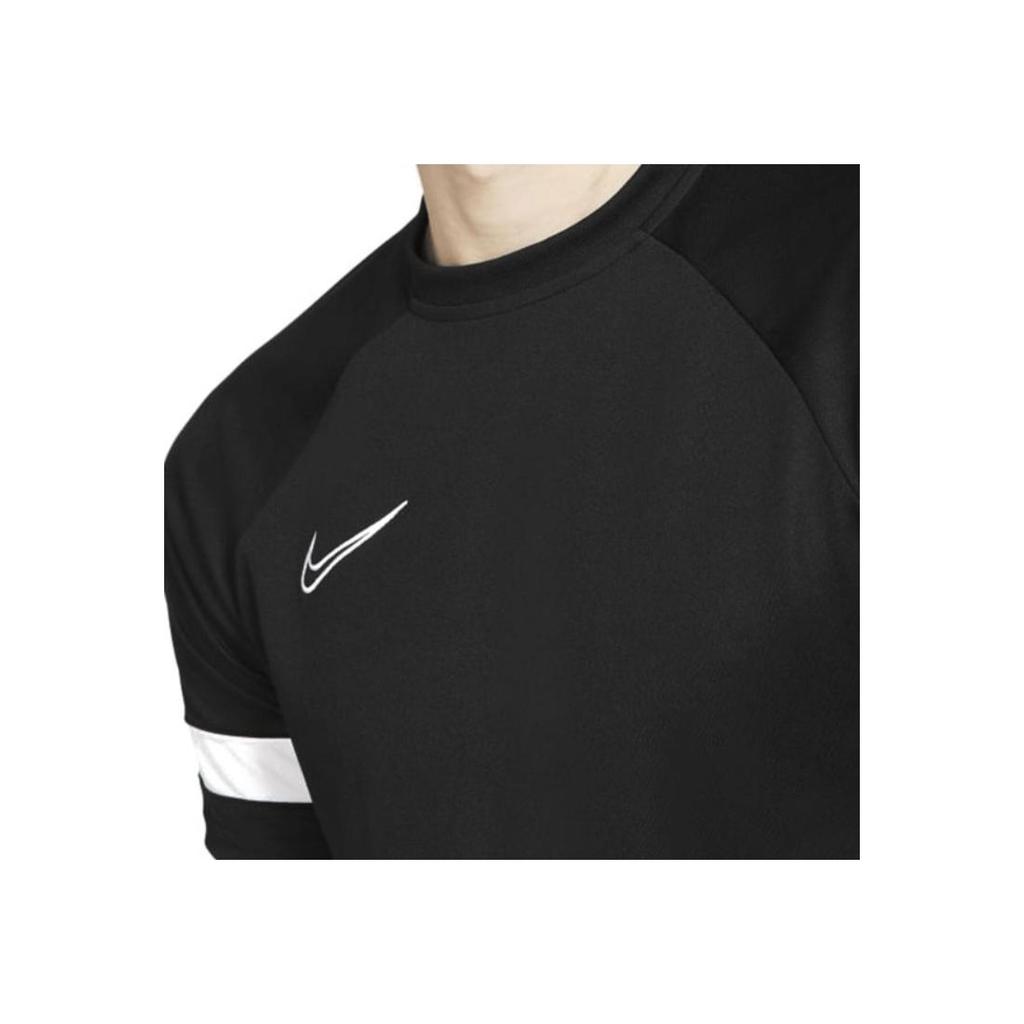 Nike Pánské tričko s krátkým rukávem s potiskem loga a pruhů, s kulatým výstřihem, černé CW6102-010